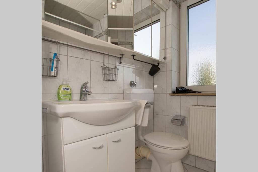 Bahnhofsnahe, Ruhige Und Sonnige 2 Zimmerwohnung Im Dichterviertel Вісбаден Екстер'єр фото
